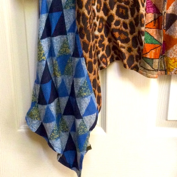 Sacred Threads multi print top - Picture 2 of 6